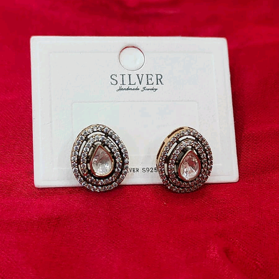 Moissanite Stud 